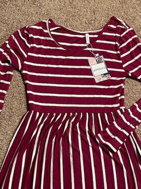 Burgundy with White Strips Xpenyo Maternity Maxi Dress – NWT – S